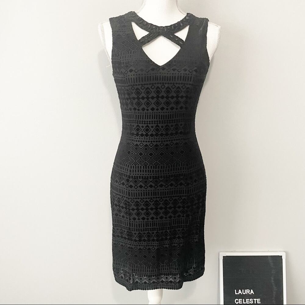 Guess black cut out beaded dress body con dress size 4 sleeveless velvet
